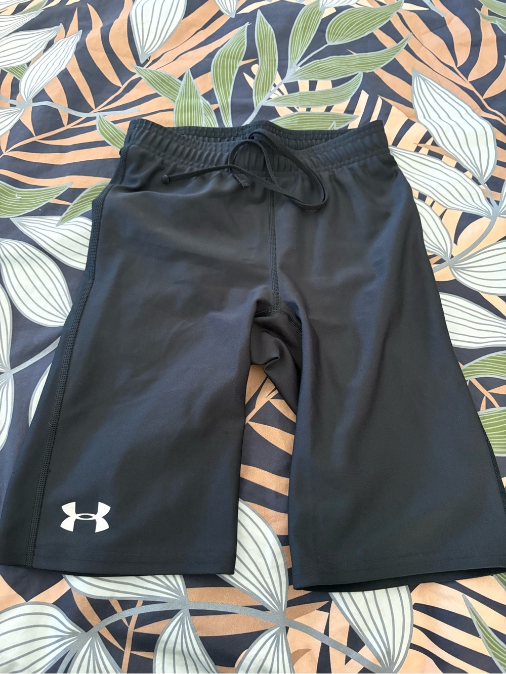Under Armour Boys Sports Shorts  - Size YS (8)